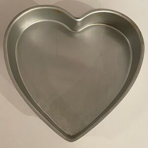 Wilton Large Heart-Shaped Silver Cake Pan **See description**